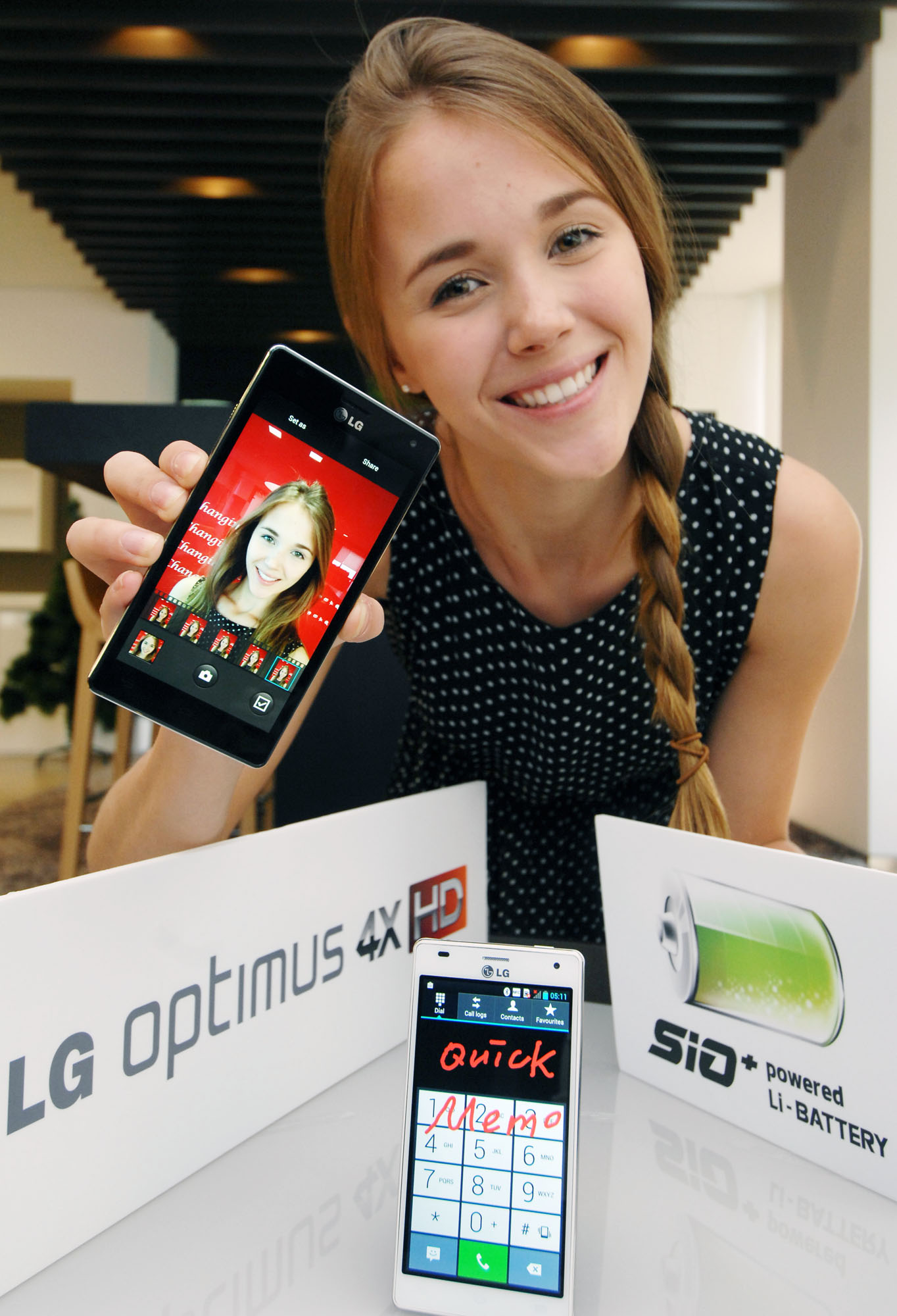 LG Optimus 4XHD Lifestyle 02