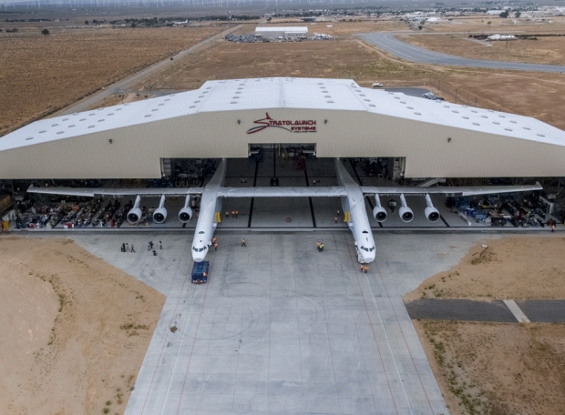 Microsoft man tests huge plane