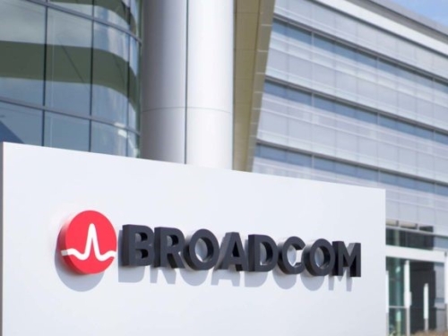 AT&amp;T sues Broadcom over VMware's extended support