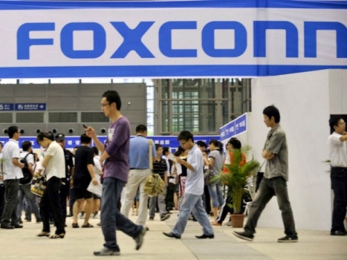 Foxconn mulls buying Renault’s stake in Nissan